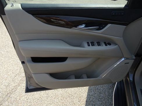 Used 2019 Cadillac Escalade Luxury AWD/4WD image 13