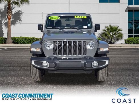 Used 2023 Jeep Gladiator Sport image 2