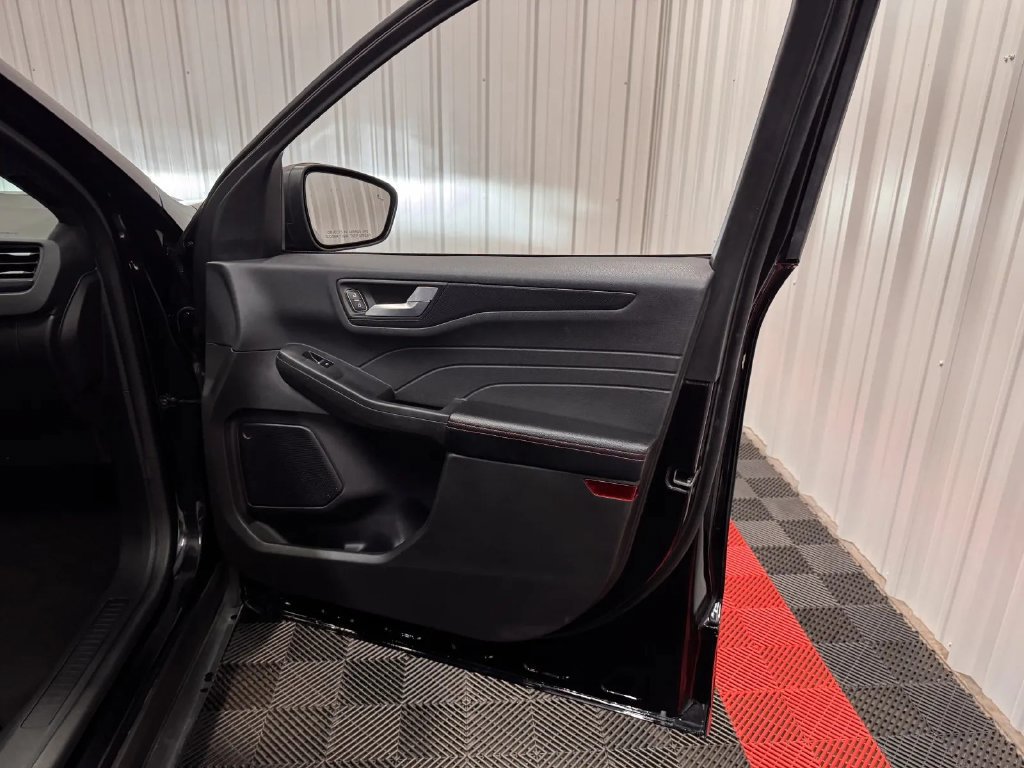 Used 2024 Ford Escape ST-Line w/ Tech Pack #1 AWD/4WD image 44