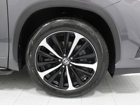 Used 2021 Toyota Highlander XSE AWD/4WD image 5
