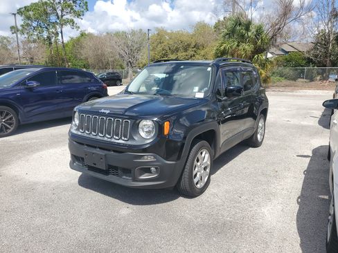 Used 2017 Jeep Renegade Latitude w/ Popular Equipment Group image 2