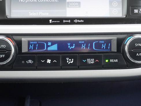Used 2019 Toyota Highlander XLE image 36