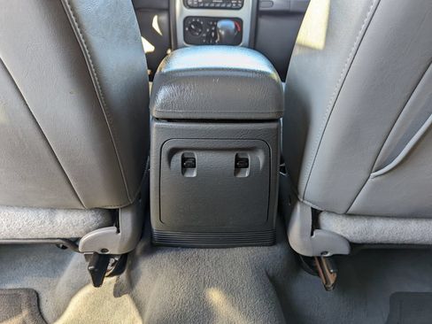 Used 2005 Jeep Liberty Limited AWD/4WD image 37