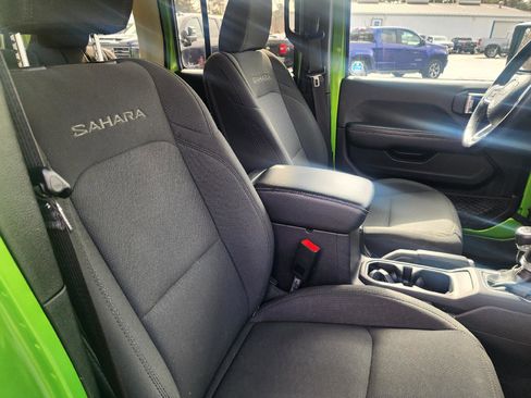 Used 2019 Jeep Wrangler Unlimited Sahara image 14