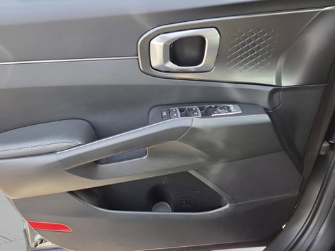 Used 2025 Kia Sorento EX image 28