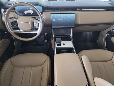 Used 2025 Land Rover Range Rover Autobiography image 4