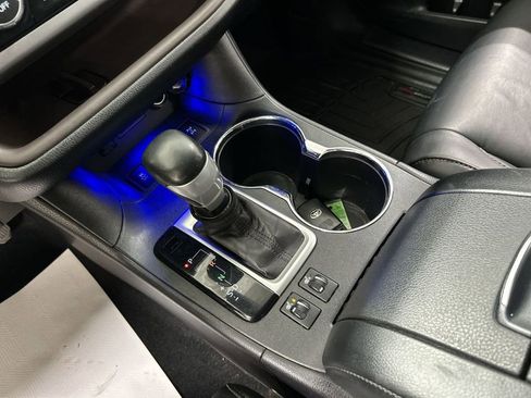 Used 2018 Toyota Highlander XLE w/ Carpet Mat Package (TMS) image 18