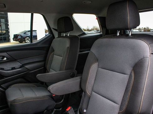Used 2021 Chevrolet Traverse LT image 34