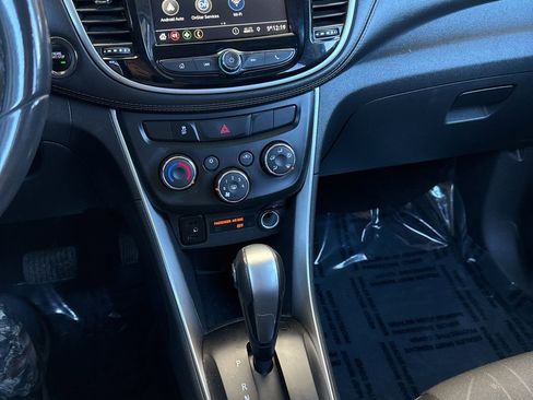 Used 2019 Chevrolet Trax LT w/ LT Convenience Package image 17
