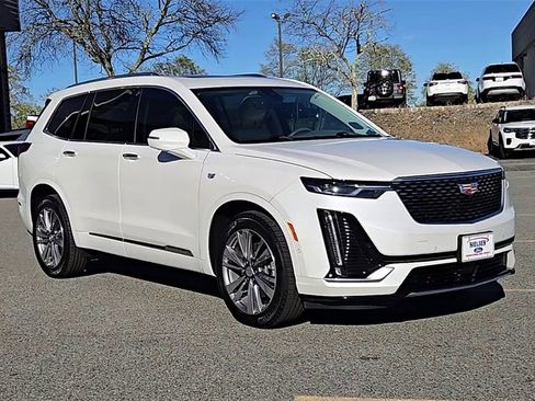 Used 2024 Cadillac XT6 Premium Luxury w/ Technology Package image 5