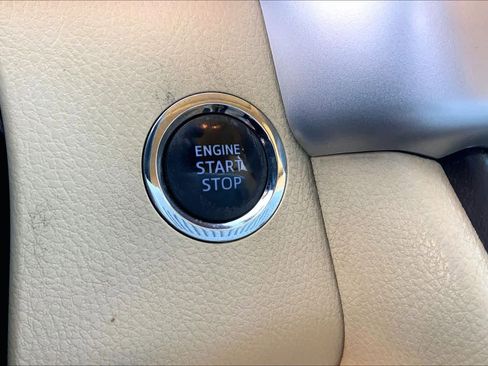 Used 2017 Toyota Highlander Limited image 30