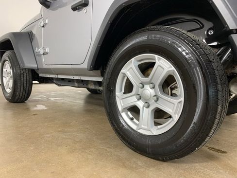 Used 2018 Jeep Wrangler Sport image 15
