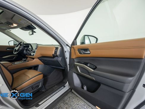 Used 2022 Nissan Pathfinder Platinum AWD/4WD image 41