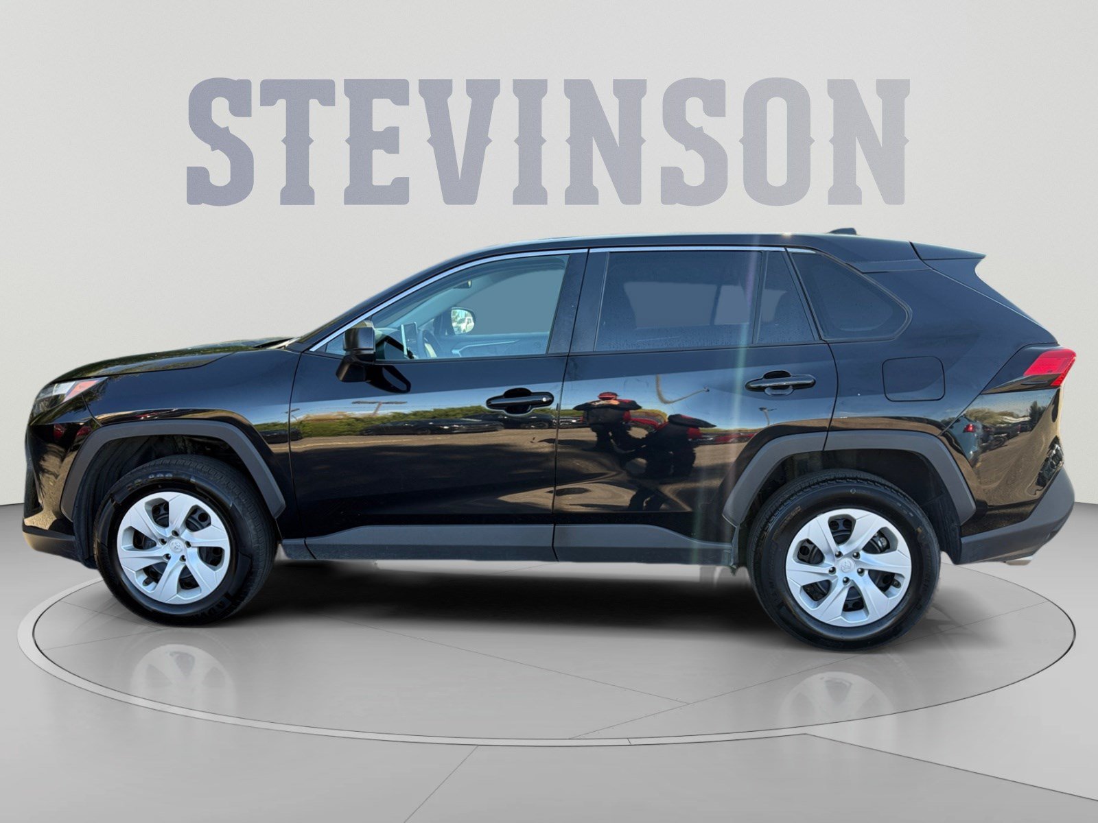 Used 2025 Toyota RAV4 LE AWD/4WD image 2