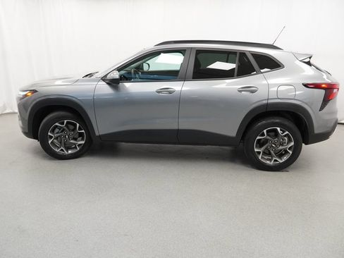 Used 2024 Chevrolet Trax LT w/ Driver Confidence Package FWD image 39