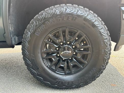 Used 2025 Chevrolet Silverado 2500 ZR2 w/ Technology Package AWD/4WD image 19
