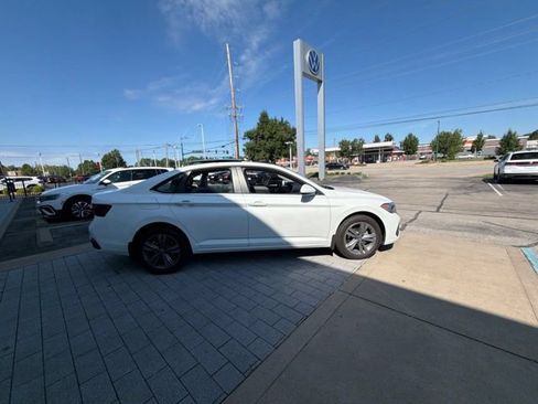 Certified 2024 Volkswagen Jetta SE w/ Panoramic Sunroof Package FWD image 12