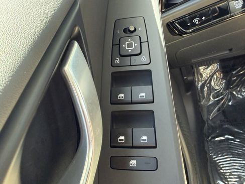 Used 2025 Kia Niro EX FWD image 27