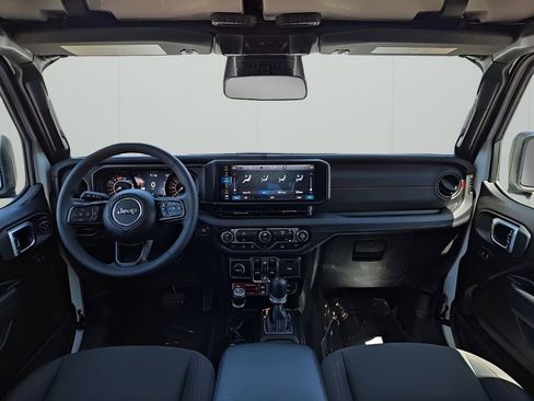 Used 2026 Jeep Wrangler Unlimited Rubicon AWD/4WD image 22
