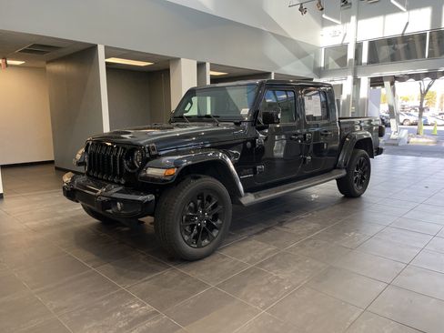 Used 2023 Jeep Gladiator Overland AWD/4WD image 6