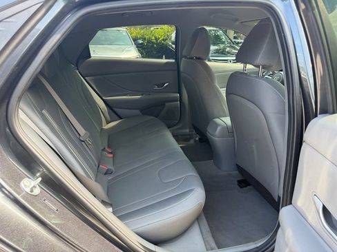 Used 2023 Hyundai Elantra SEL FWD image 17