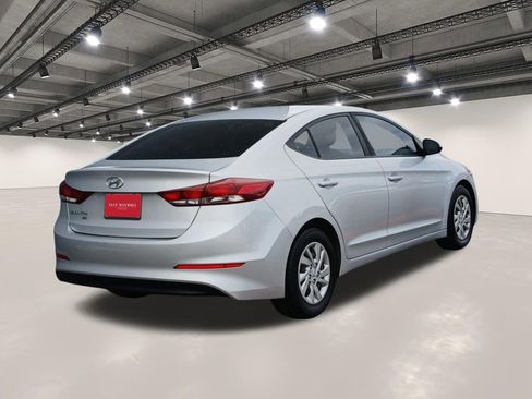 Used 2018 Hyundai Elantra SE FWD image 16