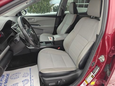 Used 2016 Toyota Camry SE image 10