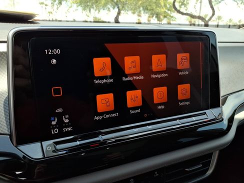 Certified 2025 Volkswagen Atlas Peak Edition SE AWD/4WD image 28