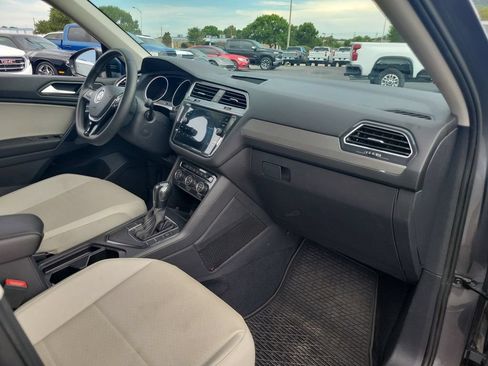 Used 2021 Volkswagen Tiguan SE FWD image 28