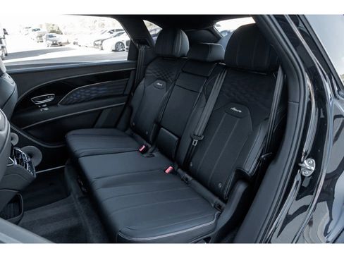 Used 2024 Bentley Bentayga Extended Wheelbase image 32