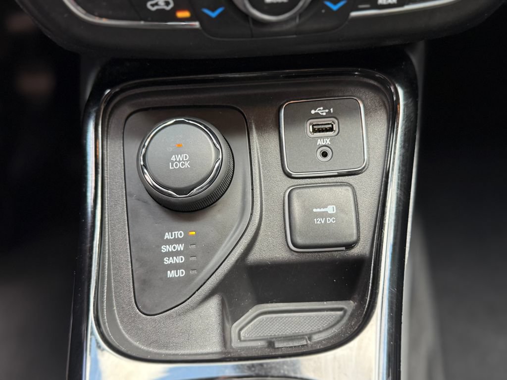 Used 2020 Jeep Compass Limited w/ Luxury Seat Group AWD/4WD image 23
