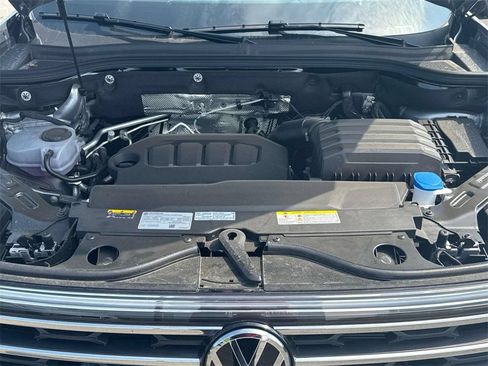 Used 2025 Volkswagen Atlas SE FWD image 31