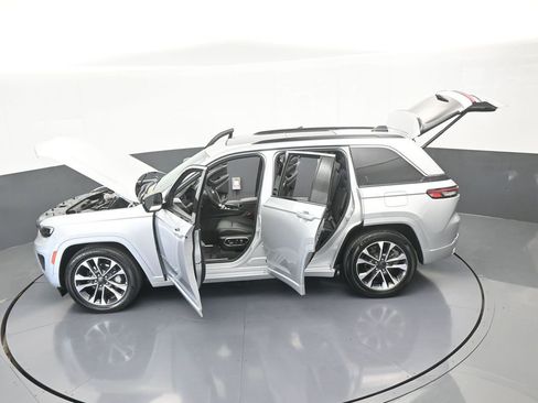 Used 2024 Jeep Grand Cherokee Overland w/ Luxury Tech Group IV image 73