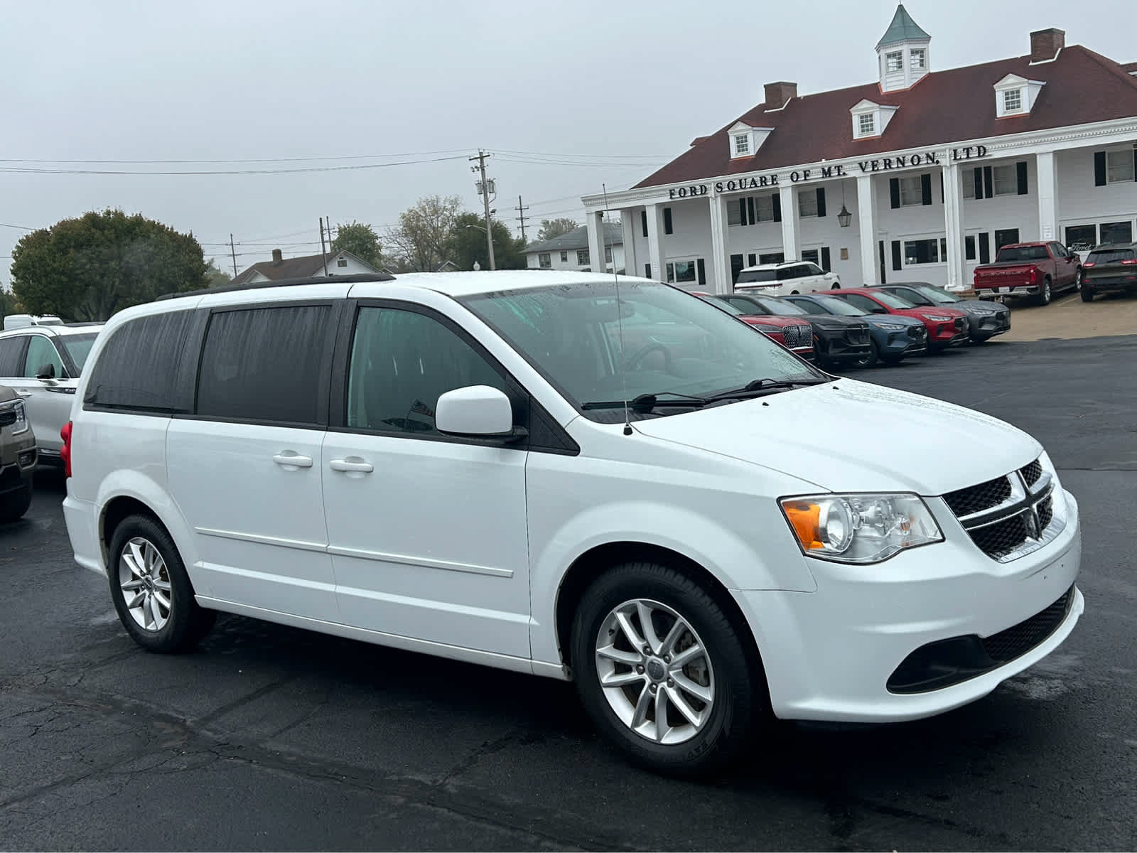 Used 2014 Dodge Grand Caravan SXT w/ UConnect Hands-Free Group FWD image 3