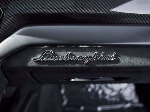 Used 2024 Lamborghini Urus Performante AWD/4WD image 47