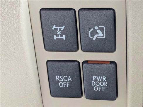 Used 2013 Lexus LX 570 4WD w/ Luxury Pkg image 12
