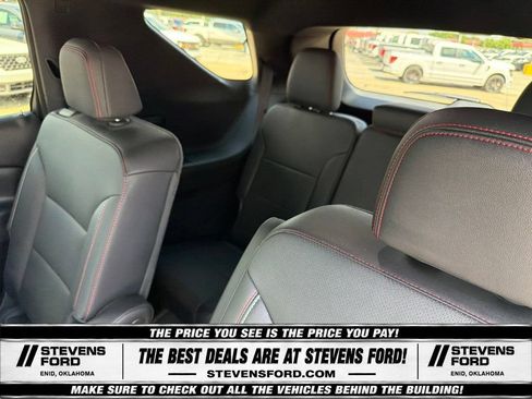 Used 2025 Chevrolet Traverse Z71 w/ Enhanced Driving Package AWD/4WD image 36