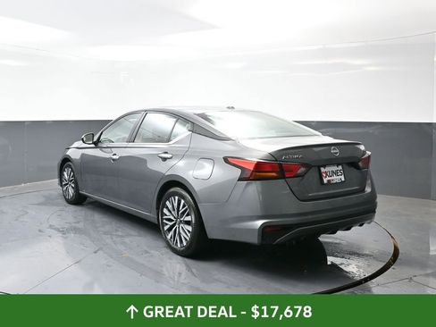 Used 2024 Nissan Altima 2.5 SV image 11