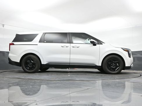 Used 2026 Kia Carnival FWD image 41
