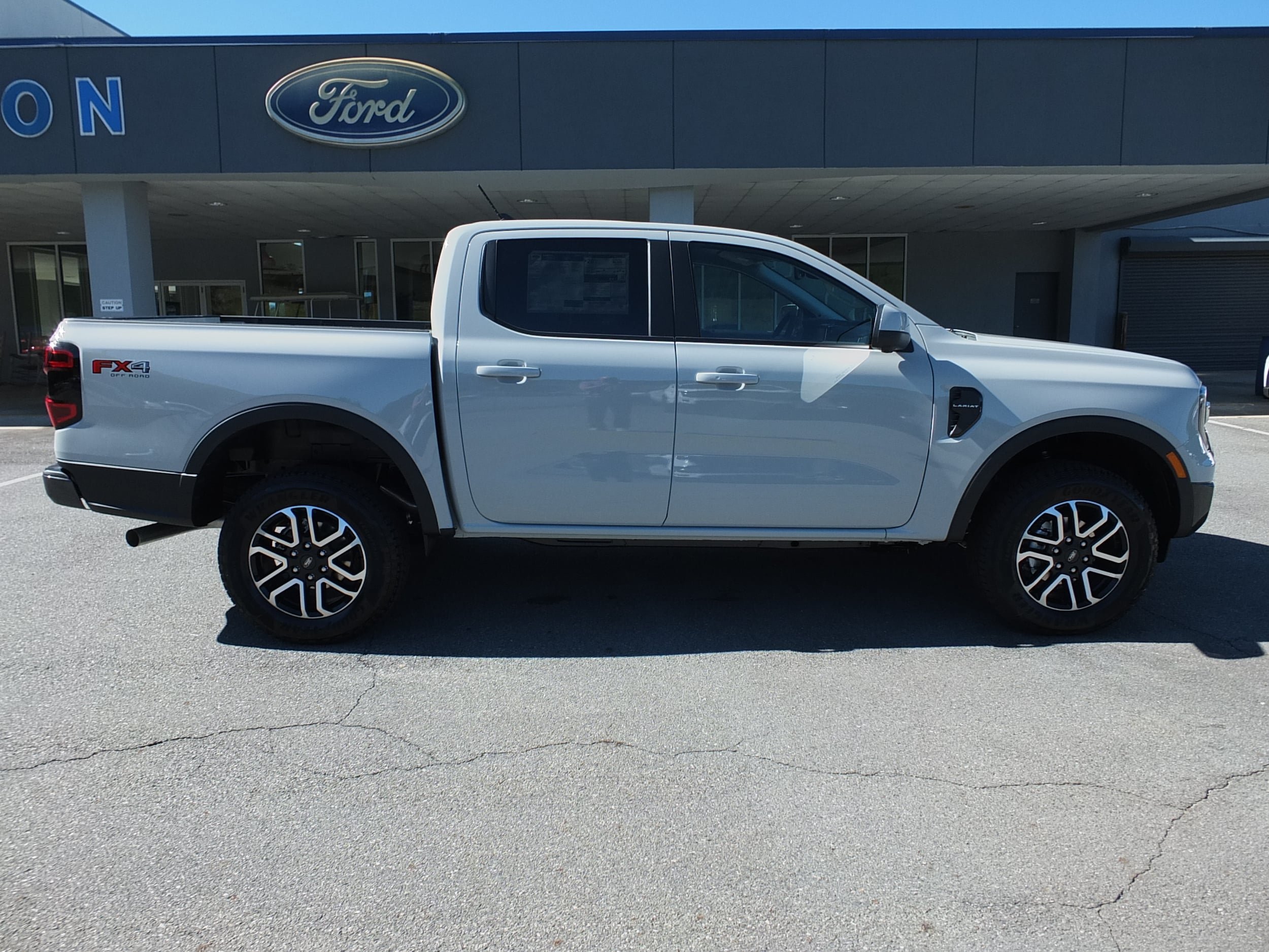 New 2026 Ford Ranger Lariat w/ FX4 Off-Road Package AWD/4WD image 2