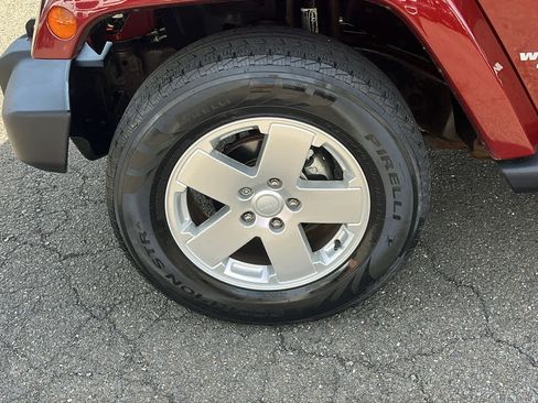 Used 2007 Jeep Wrangler Unlimited Sahara AWD/4WD image 8