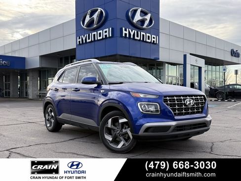 Used 2024 Hyundai Venue SEL image 1