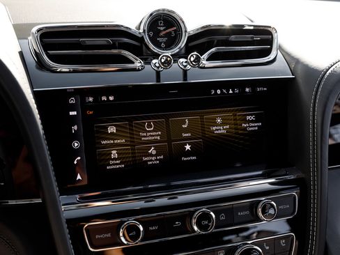 Used 2022 Bentley Bentayga image 35