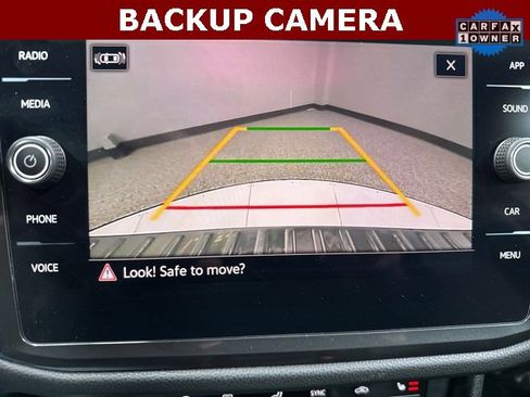 Used 2022 Volkswagen Tiguan SE image 3