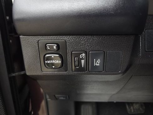 Used 2018 Toyota RAV4 XLE FWD image 38