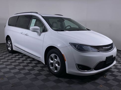 Used 2017 Chrysler Pacifica Touring-L Plus image 21