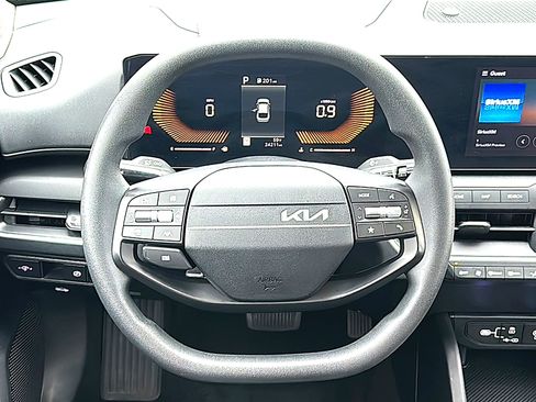 Used 2025 Kia K4 FWD image 27