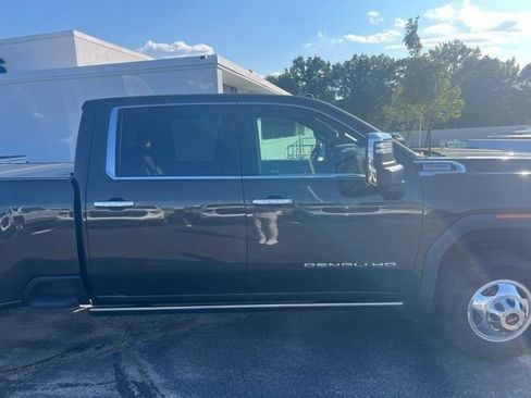 Used 2022 GMC Sierra 3500 Denali w/ Denali Ultimate Package AWD/4WD image 3