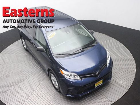 Used 2019 Toyota Sienna L FWD image 3