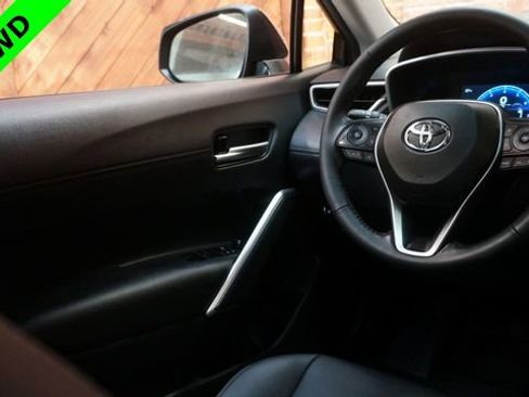 Used 2023 Toyota Corolla Cross XLE w/ Convenience Package image 33
